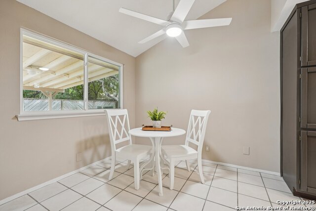 Listing photo id 7 for 5327 Timber Glade