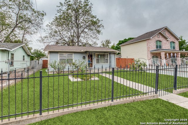 Image 3 of 25 For 310 Chipinque