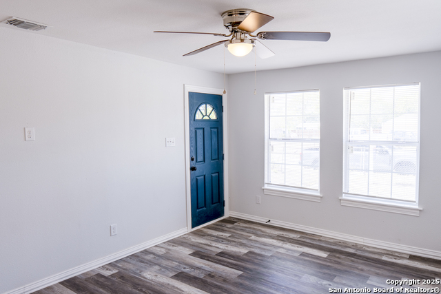 Image 3 of 24 For 1426 Logwood Ave