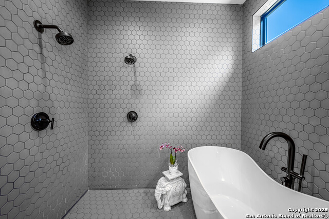 Image 19 of 50 For 47 Antler Dr