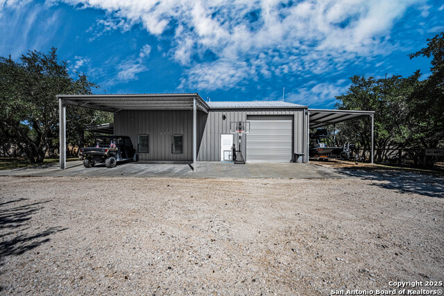 Image 43 of 50 For 47 Antler Dr
