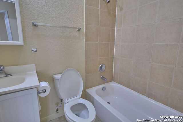 Image 15 of 24 For 10911 Baltic  102