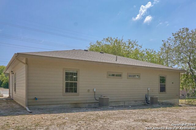 Image 21 of 24 For 10911 Baltic  102