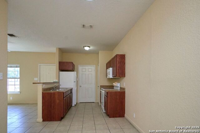 Image 7 of 24 For 10911 Baltic  102