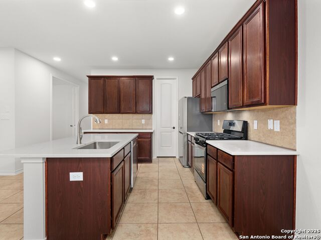 Listing photo id 8 for 4135 Woodbridge Way