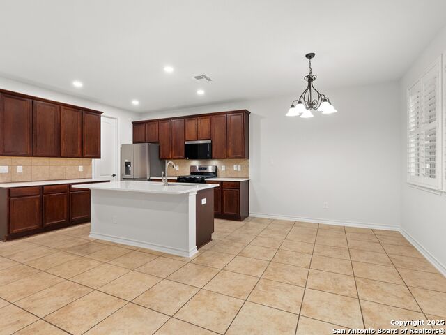 Listing photo id 9 for 4135 Woodbridge Way