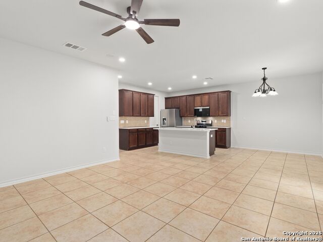 Listing photo id 10 for 4135 Woodbridge Way
