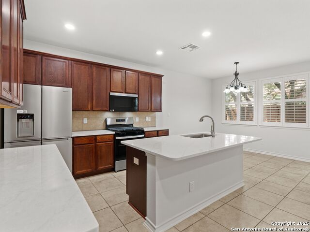 Listing photo id 12 for 4135 Woodbridge Way