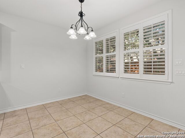 Listing photo id 13 for 4135 Woodbridge Way