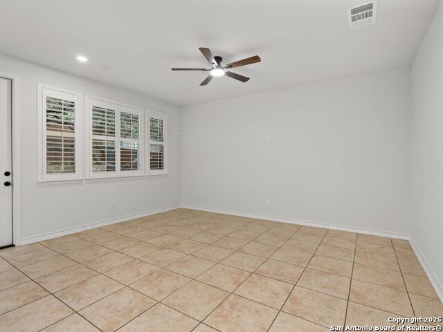 Listing photo id 14 for 4135 Woodbridge Way