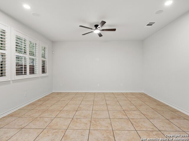 Listing photo id 15 for 4135 Woodbridge Way