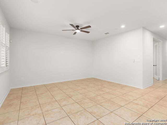 Listing photo id 16 for 4135 Woodbridge Way