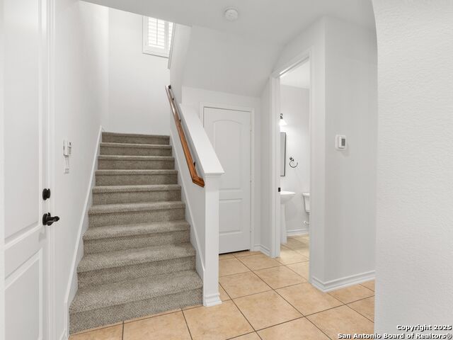 Listing photo id 17 for 4135 Woodbridge Way