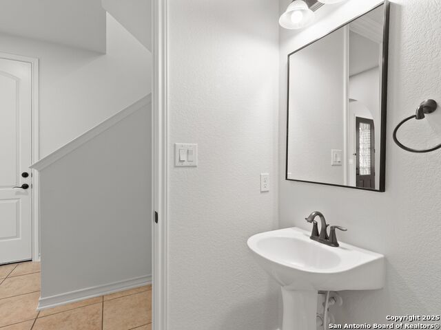 Listing photo id 29 for 4135 Woodbridge Way