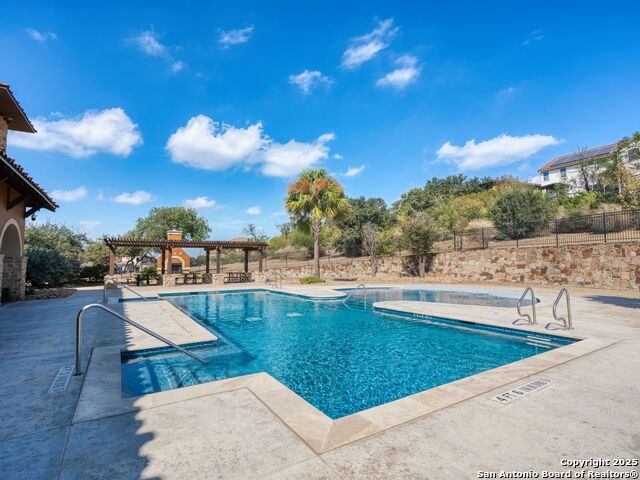 Listing photo id 33 for 4135 Woodbridge Way