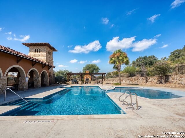 Listing photo id 4 for 4135 Woodbridge Way