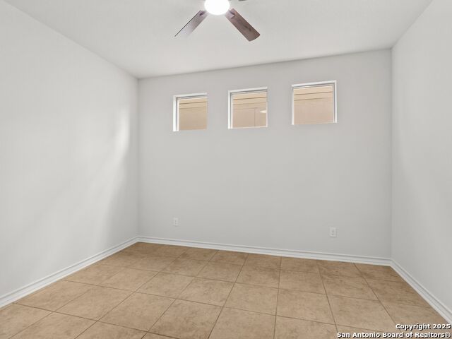 Listing photo id 6 for 4135 Woodbridge Way