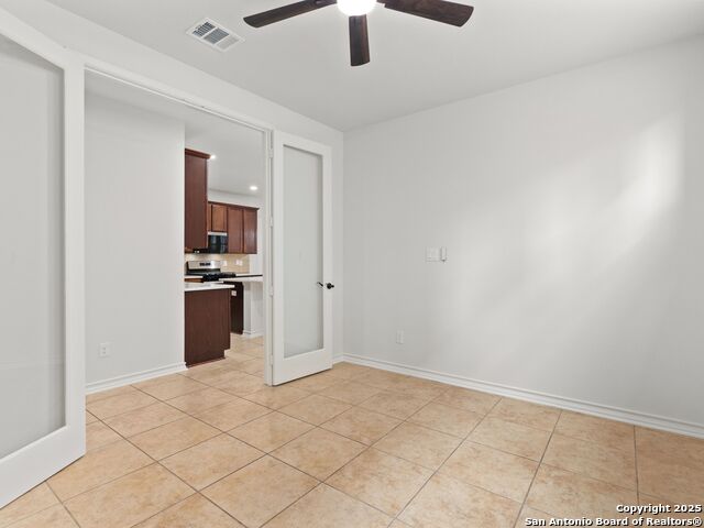 Listing photo id 7 for 4135 Woodbridge Way