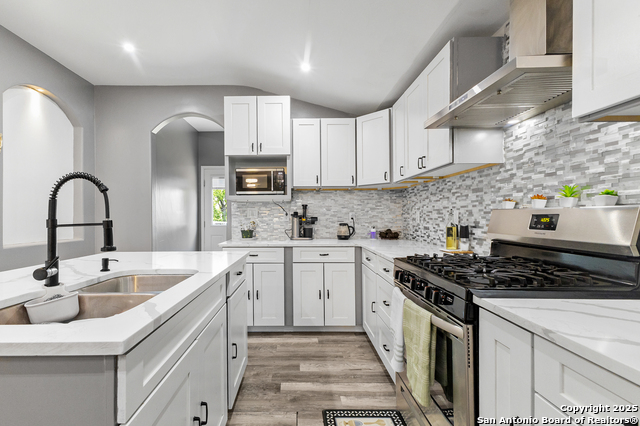 Listing photo id 8 for 3212 Perez  