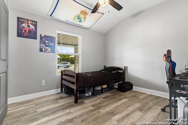 Listing photo id 14 for 3212 Perez  