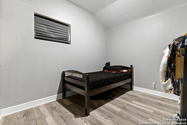 Listing photo id 15 for 3212 Perez  