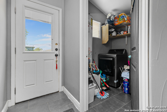 Listing photo id 16 for 3212 Perez  