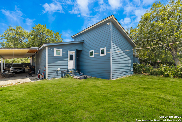 Listing photo id 17 for 3212 Perez  