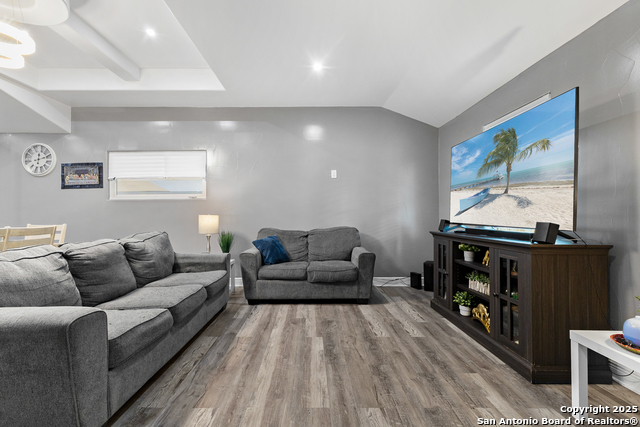 Listing photo id 2 for 3212 Perez  