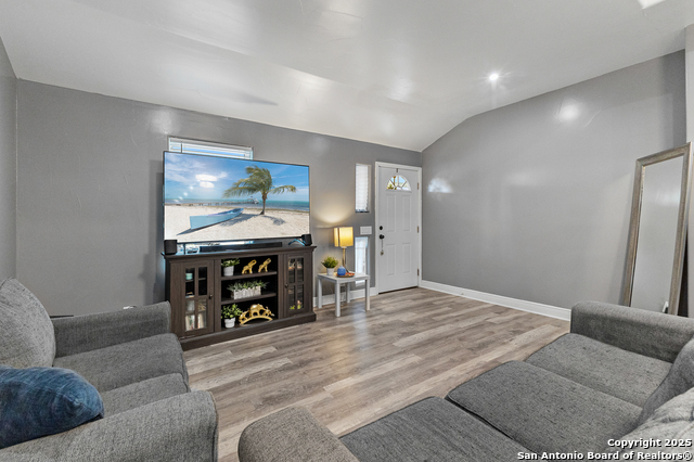 Listing photo id 3 for 3212 Perez  