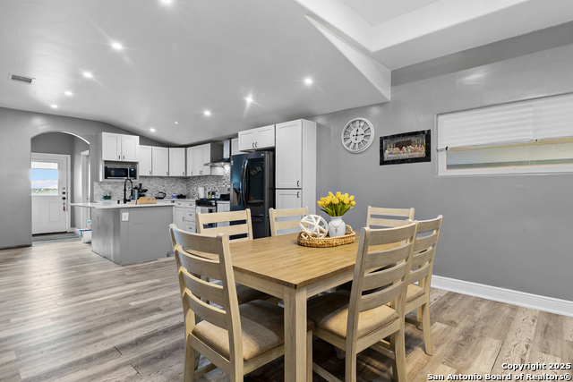 Listing photo id 4 for 3212 Perez  