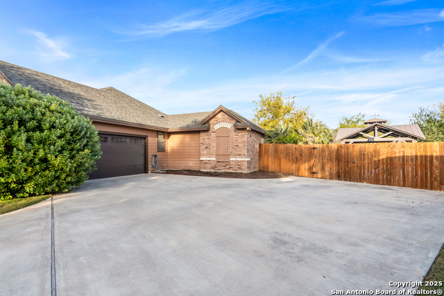 Image 33 of 40 For 7 Briar Court