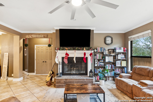 Image 7 of 40 For 7 Briar Court