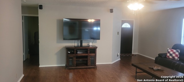 Image 8 of 19 For 7006 Raintree