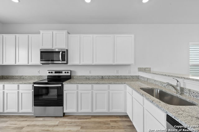 Listing photo id 8 for 4507 Caracara Court