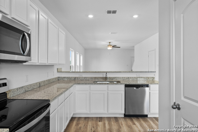 Listing photo id 10 for 4507 Caracara Court