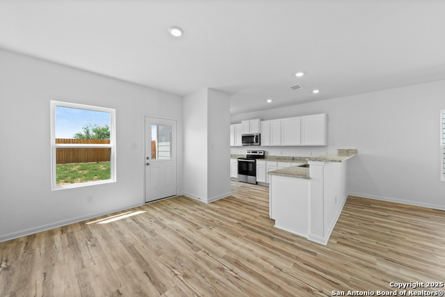 Listing photo id 12 for 4507 Caracara Court