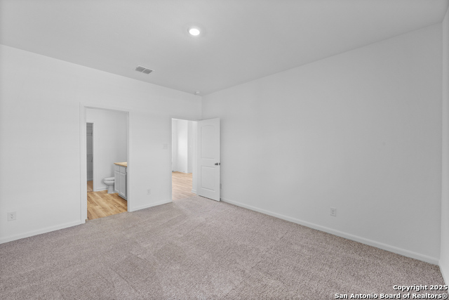 Listing photo id 15 for 4507 Caracara Court