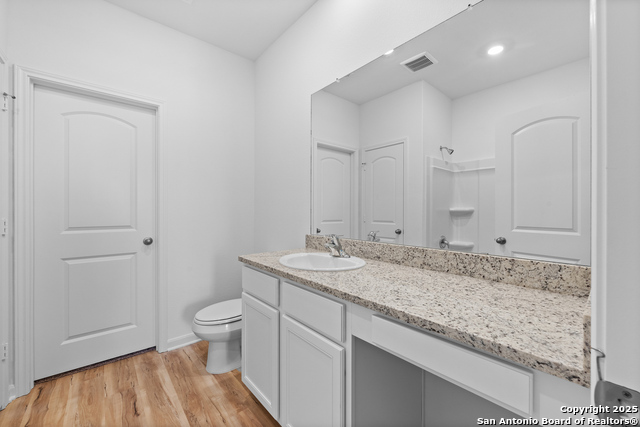 Listing photo id 16 for 4507 Caracara Court