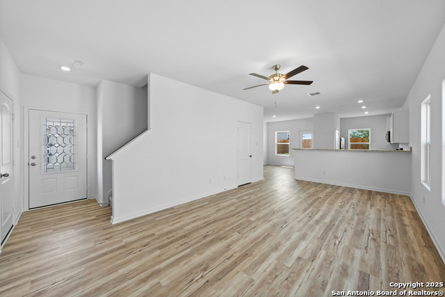 Listing photo id 2 for 4507 Caracara Court