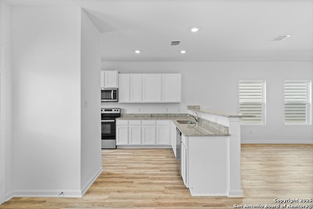 Listing photo id 6 for 4507 Caracara Court