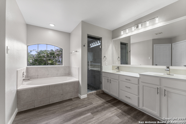Listing photo id 19 for 14946 Turret Run