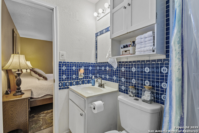 Image 22 of 37 For 8255 April Bnd