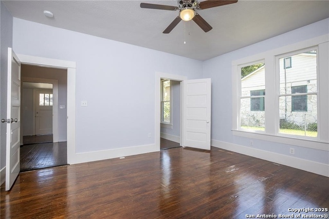 Image 13 of 22 For 271 Willow Avenue S