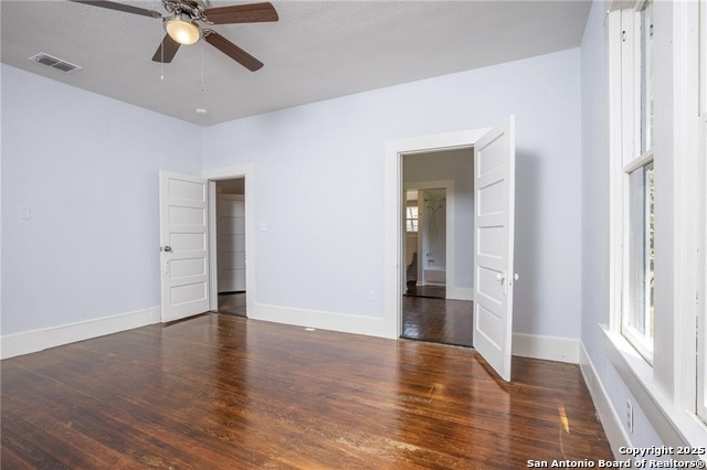 Image 14 of 22 For 271 Willow Avenue S