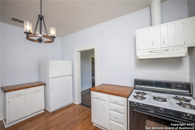 Image 15 of 22 For 271 Willow Avenue S