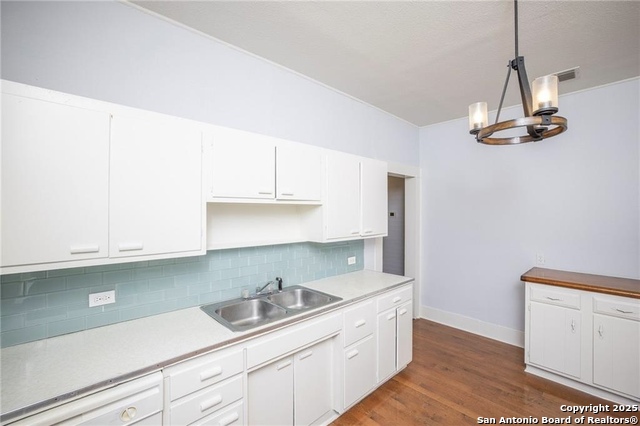 Image 16 of 22 For 271 Willow Avenue S