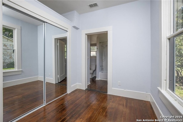 Image 19 of 22 For 271 Willow Avenue S