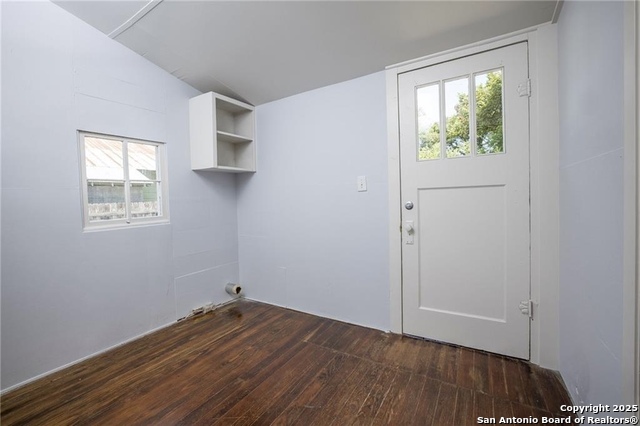 Image 20 of 22 For 271 Willow Avenue S