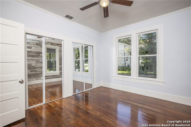 Image 8 of 22 For 271 Willow Avenue S