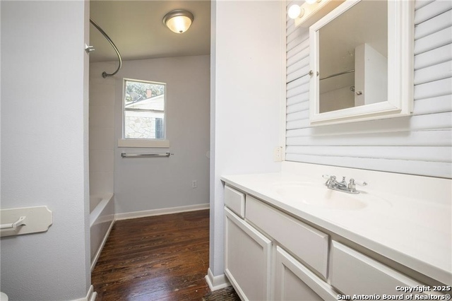 Image 9 of 22 For 271 Willow Avenue S